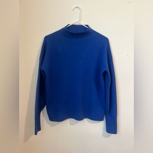 Tahari Mockneck Vibrant Blue Sweater Size Medium In Good Condition